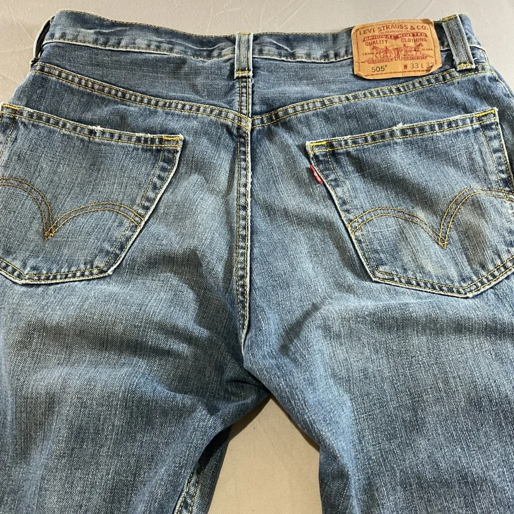 Levi's 505 Regular Fit Men's Jeans 33x32 Blue Denim Straight Leg Zip Fly Classic